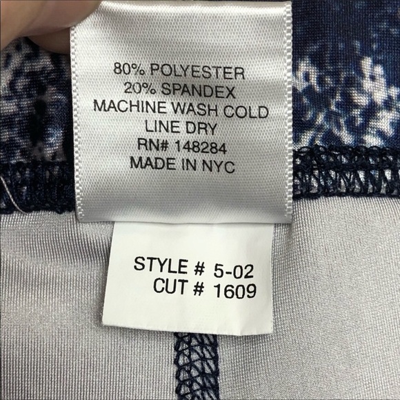 Terez x SoulCycle Stars & Skulls Capri leggings Celestial Blue - Picture 5 of 5